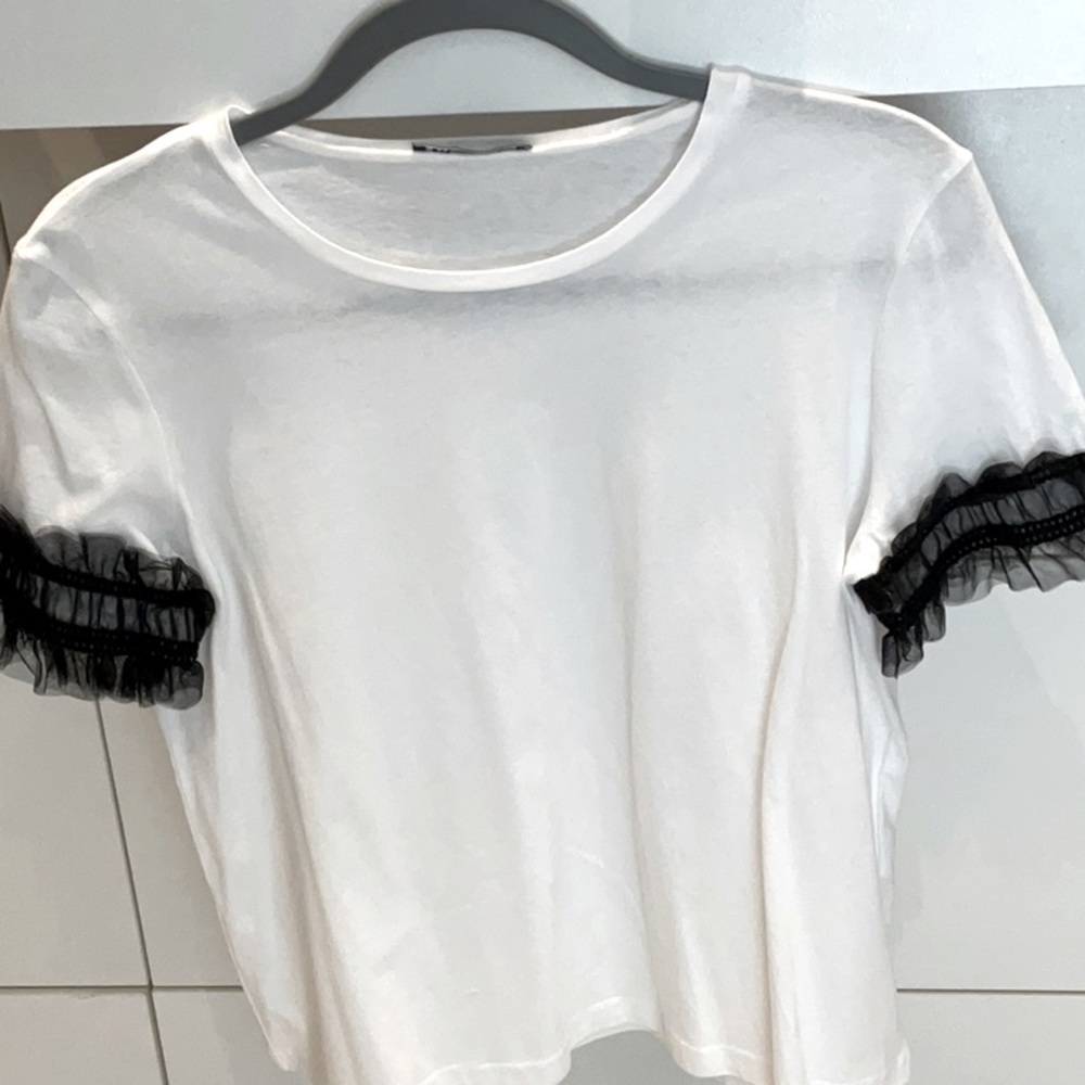 Zara medium white tee with black accent on sleeves